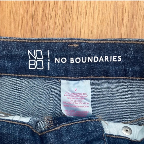 No Boundaries Juniors Size 7 Cuffed Denim Shorts Stretch Medium Wash NEW - Picture 4 of 6